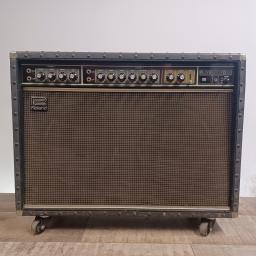 ROLAND JC-120