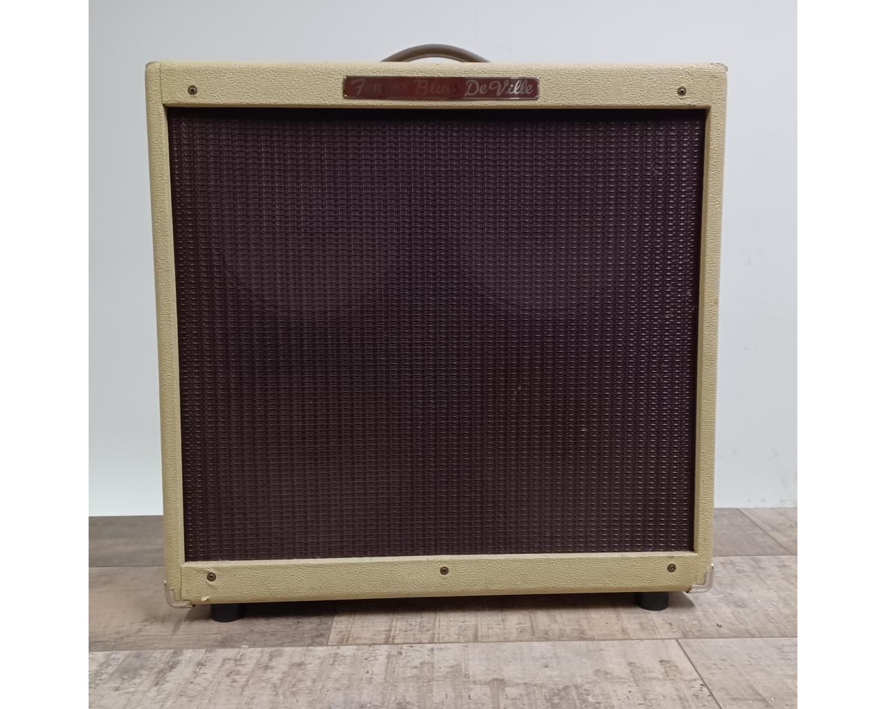 FENDER BLUES DEVILLE 4x10