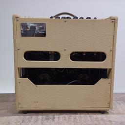 FENDER BLUES DEVILLE 4x10 tolex