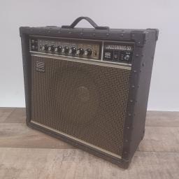 Roland JC-50